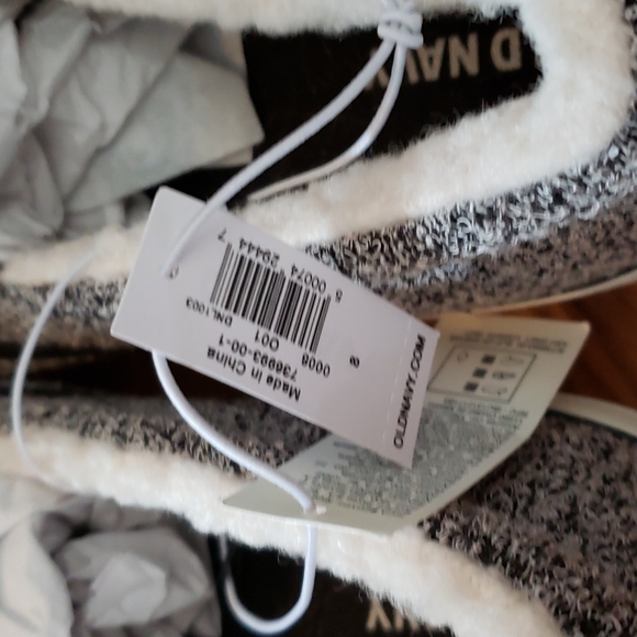 Old Navy Slip On sgoe, size 8. Fleece lined. NWT - Picture 4 of 4
